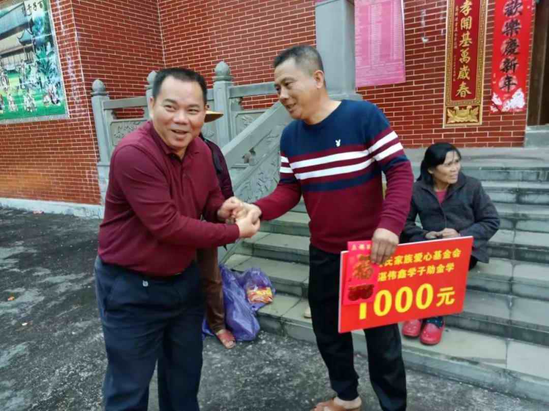 湛氏雷州分会尊老、敬老、助学活动,邓良荣演唱雷歌,作词:陈珠,策划:湛泽 湛氏雷州分会尊老、敬老、助学活动,邓良荣演唱雷歌,作词:陈珠,策划:湛泽